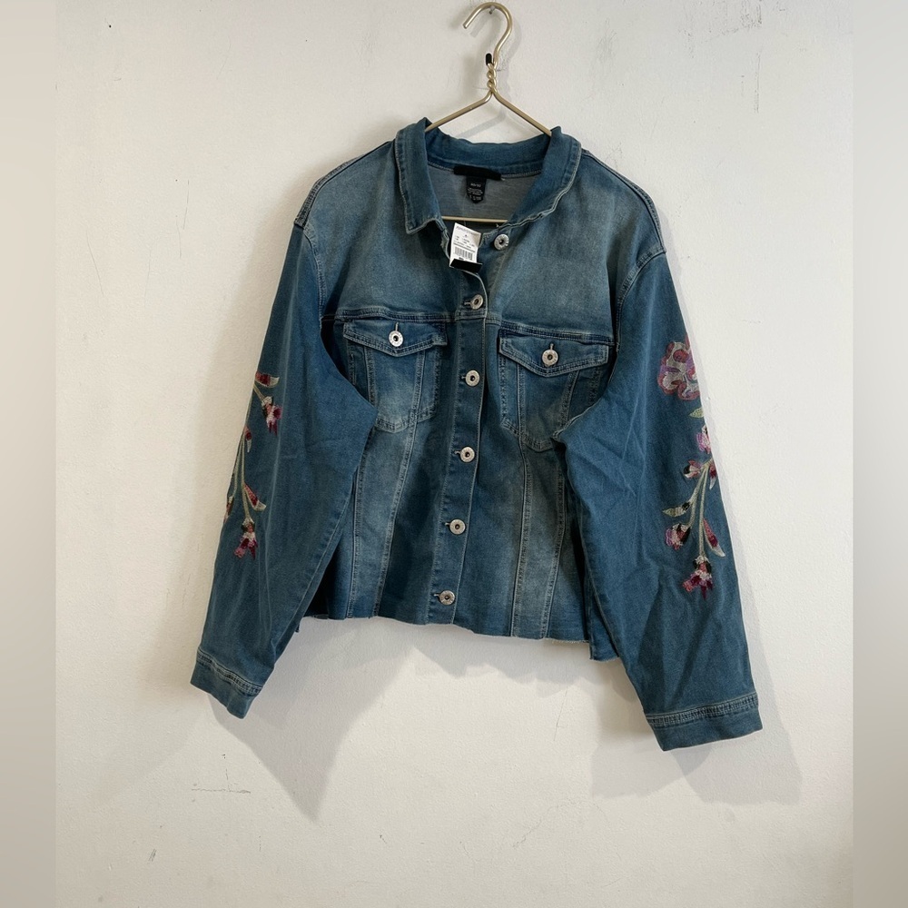 ASHLEY STEWART Blue denim jacket embroidered with colorful flowers size 30/32